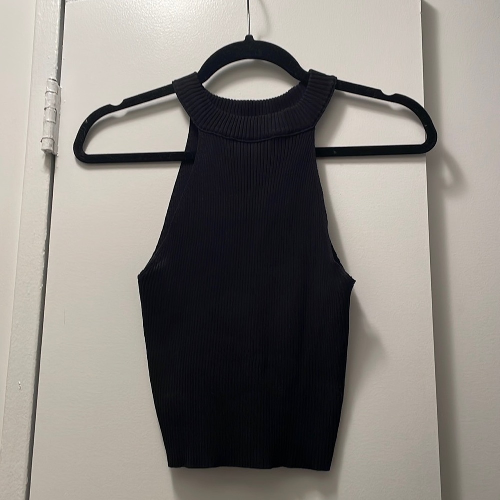 Sleeveless turtle neck sweater